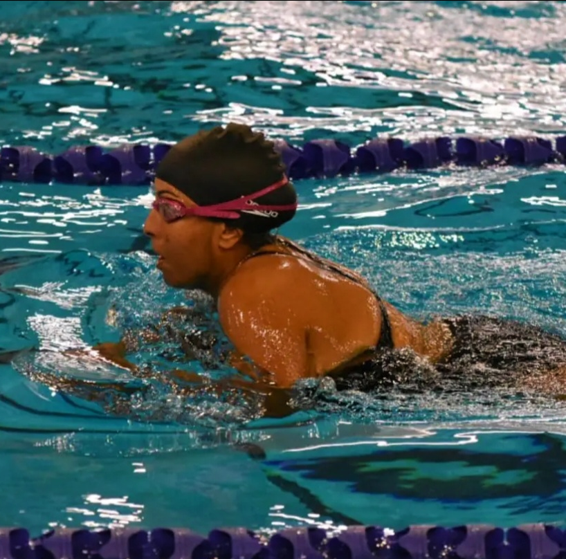 woman swimming in pool